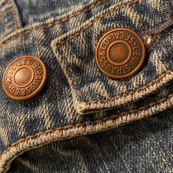 Levi’s Ladies Trucker Style Jean Jacket - Picture 11 of 12